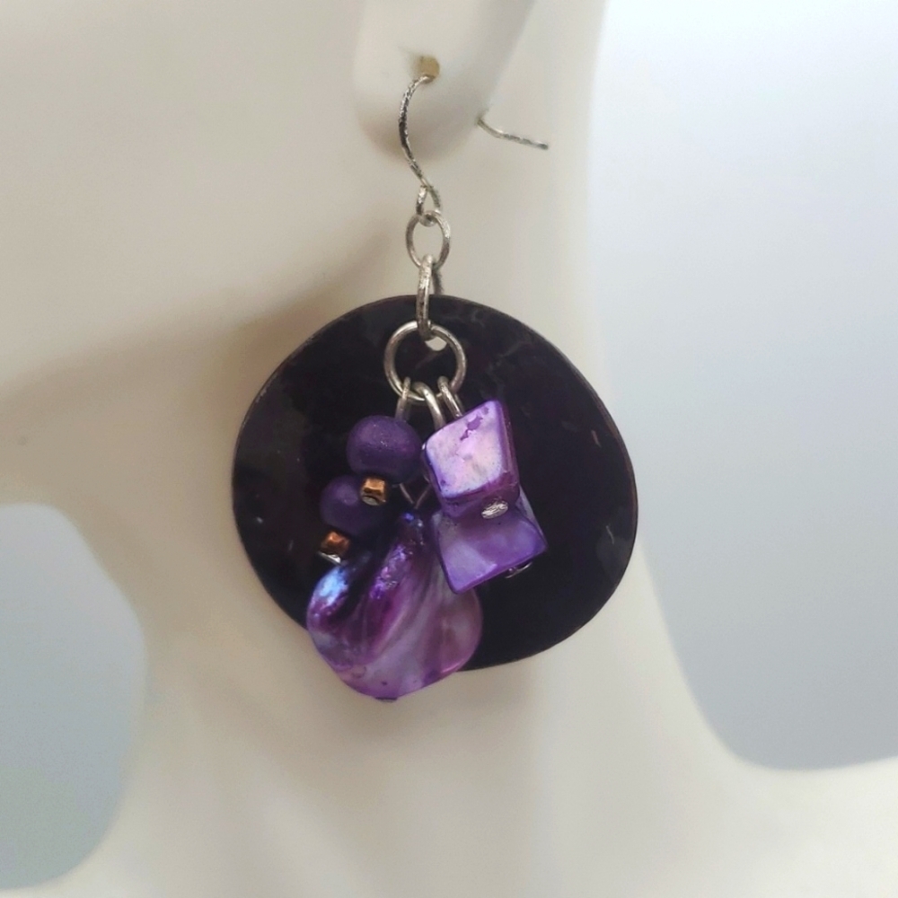 Mother of pearl Beach escape earrings purple 💜 E268